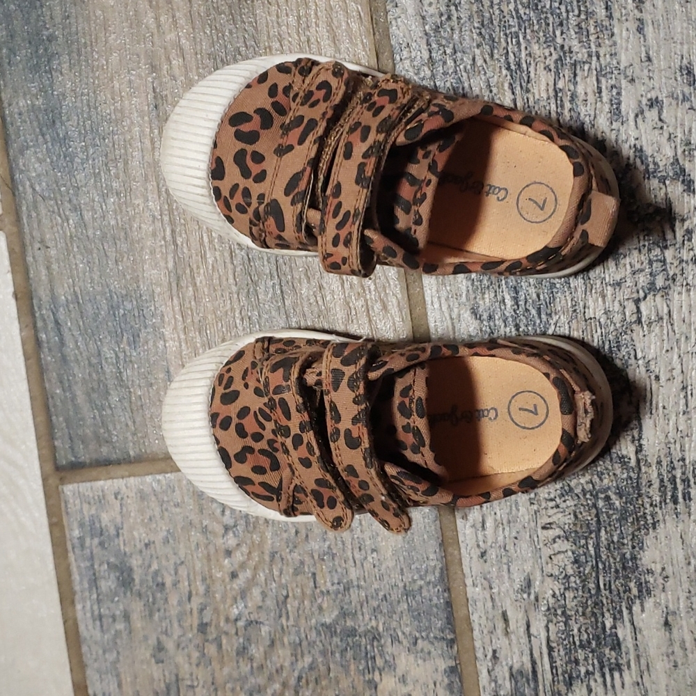 Used Cat & Jack leopard toddler size 7